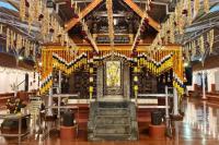 Shri Shiva Pujana by HH Swamiji; Picture courtesy Shri Jaikishan Kandlur